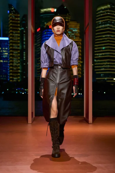 Look 2